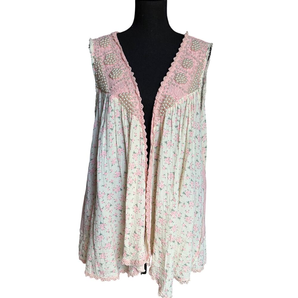 POL Pearl Detail Open Front Sleeveless Cardigan (Pink & Cream Floral) - Large